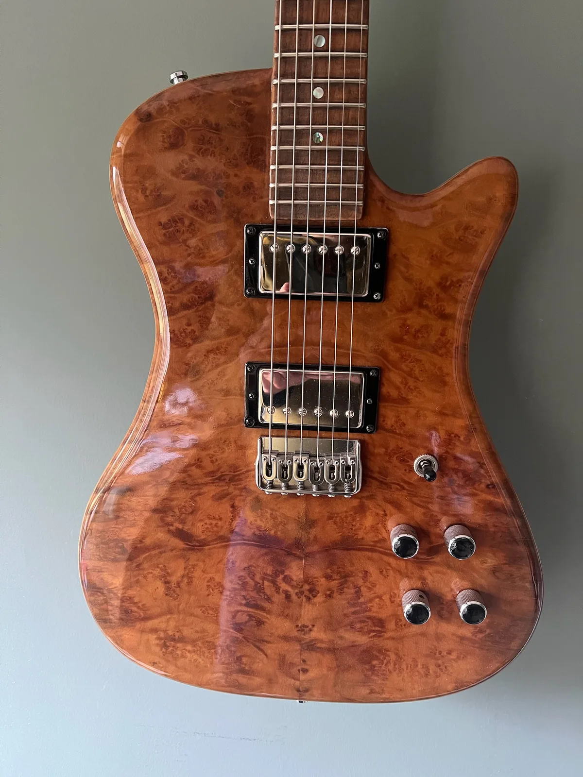Chambered guitar body
